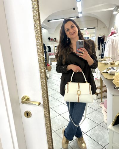 Borsa in vera pelle con dettagli intrecciati